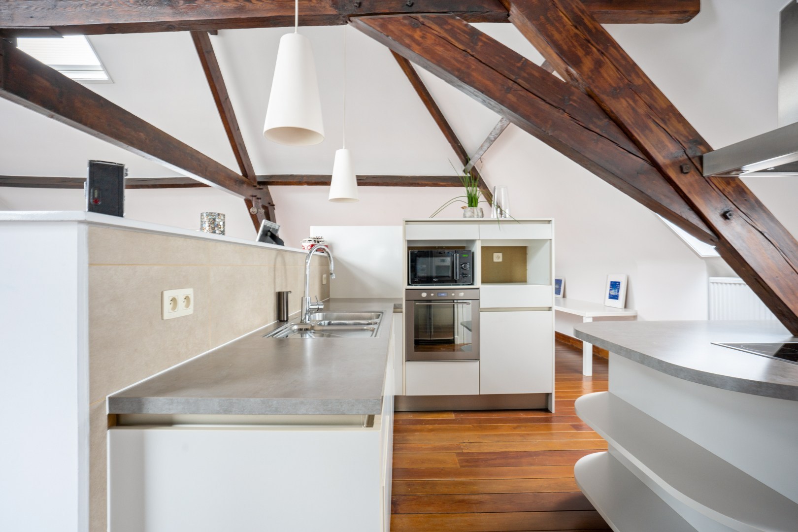 Bijzonder ruim duplexappartement met dakterras in hartje Gent 