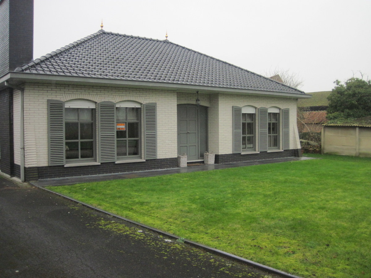 Stijlvolle en degelijke bungalow. Unieke ligging. 