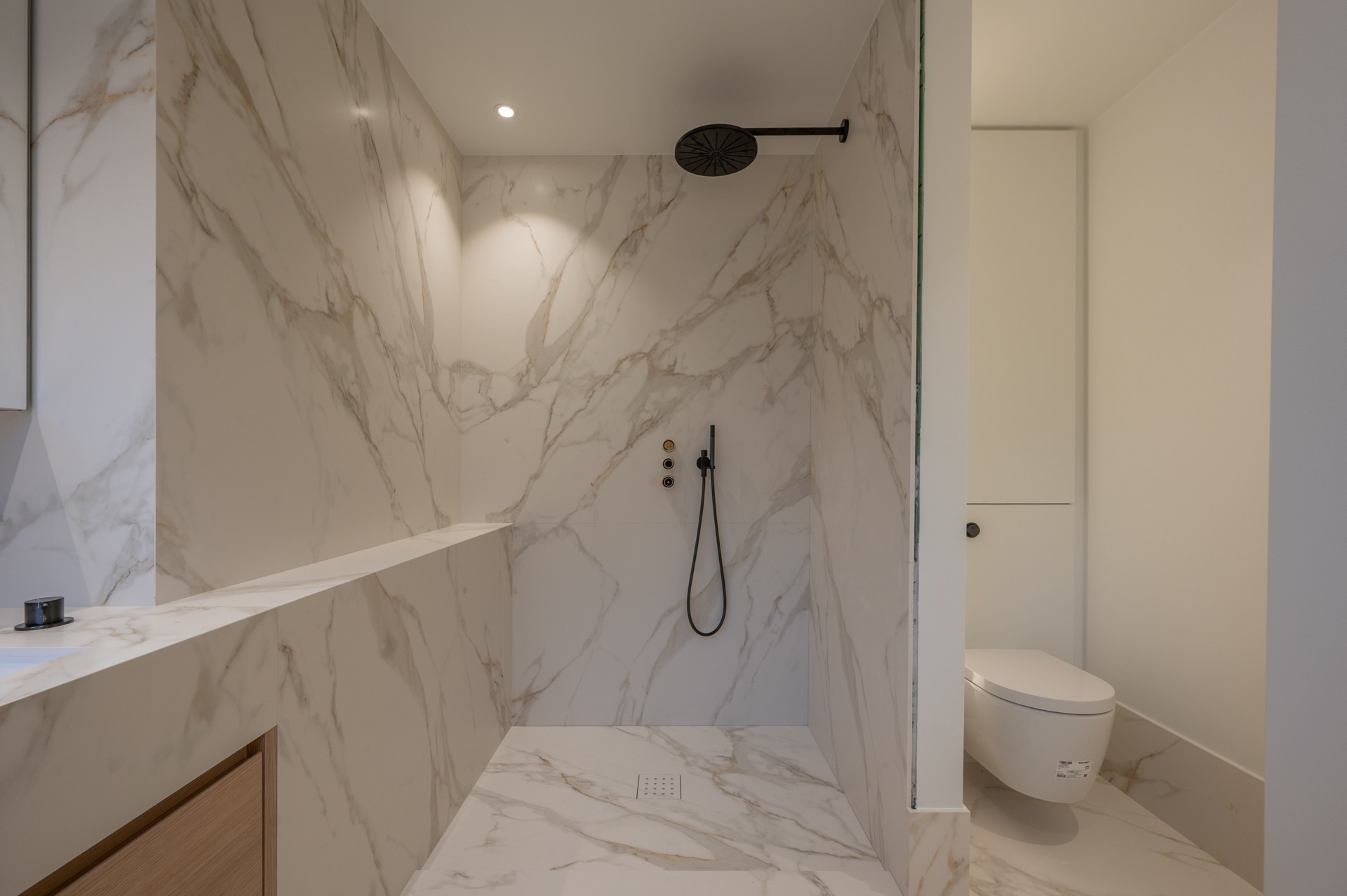 Villa exclusive entièrement meublée avec 5 chambres, piscine et double garage - emplacement prestigieux et calme près du Zoute. 