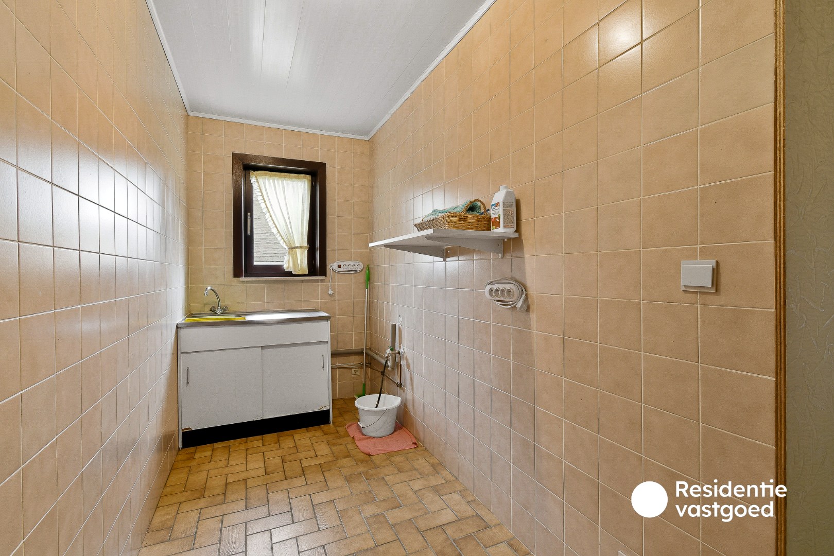 Alleenstaande bungalow met 4 slaapkamers en ruime tuin 