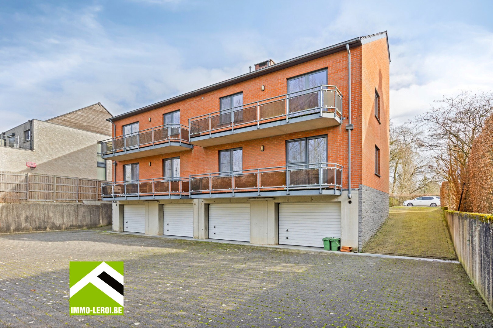 Achtergevel met garages