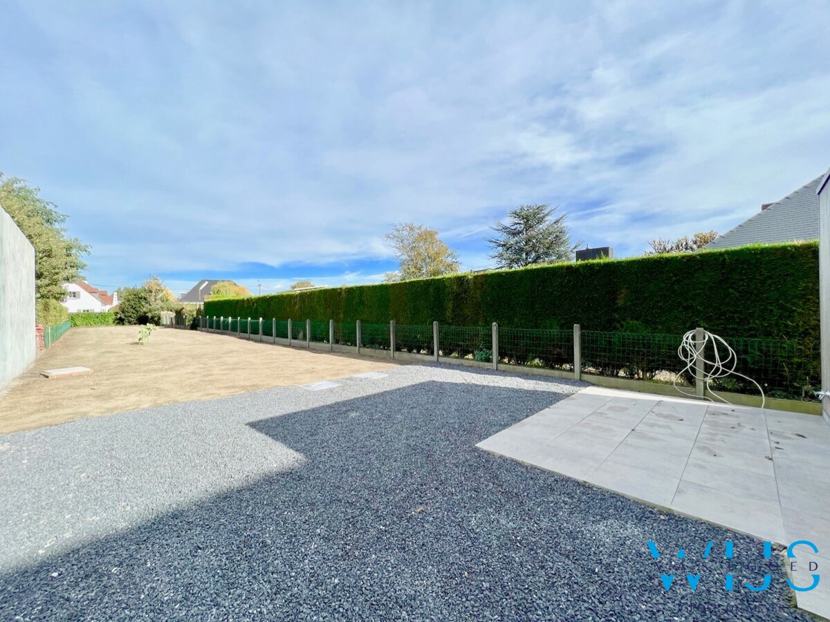 Volledig gerenoveerd woonhuis op 750m² in hartje Ertvelde ! 