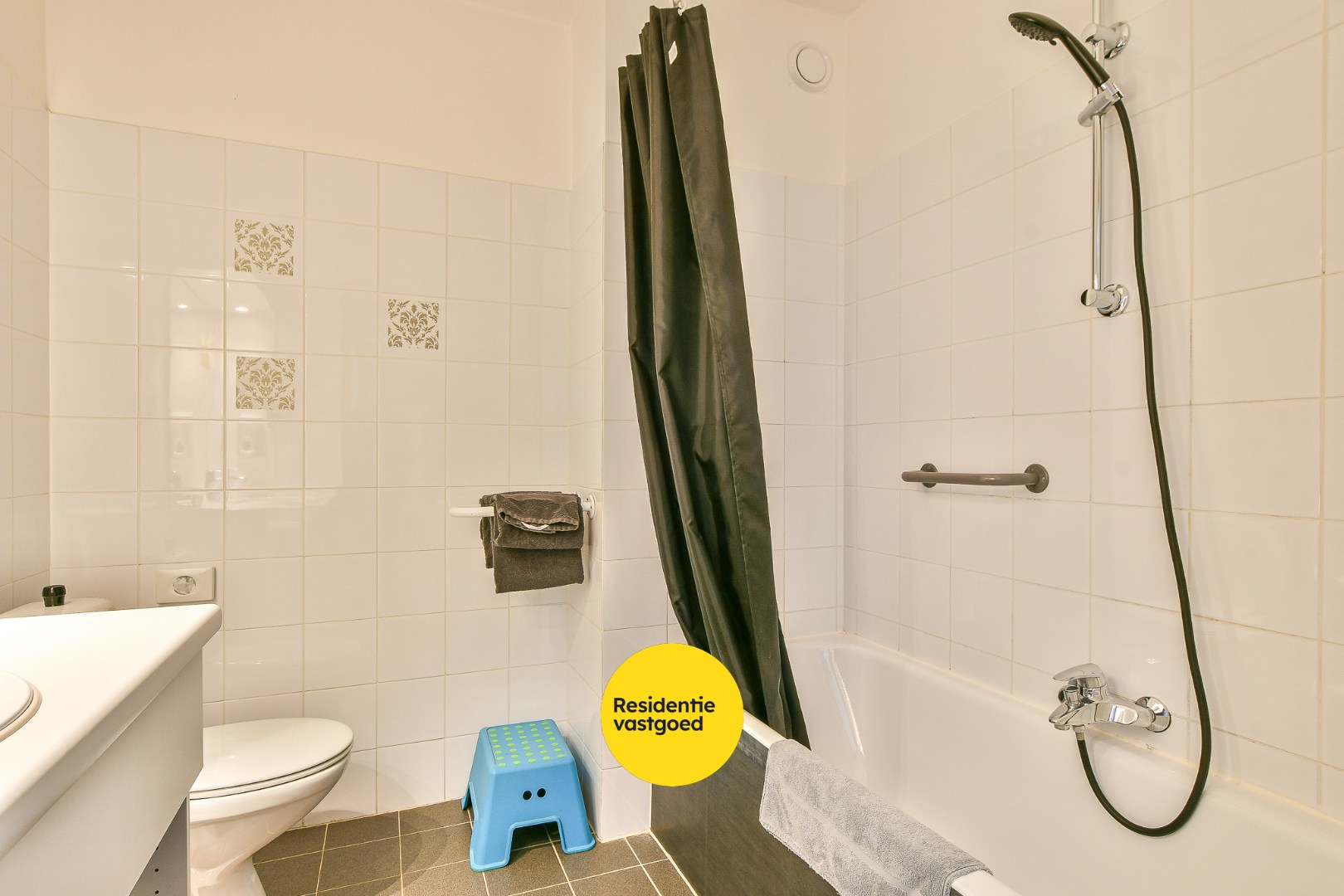 Unieke investeringskans: karaktervol hotel met 18 kamers &amp; woonmogelijkheden te koop! 