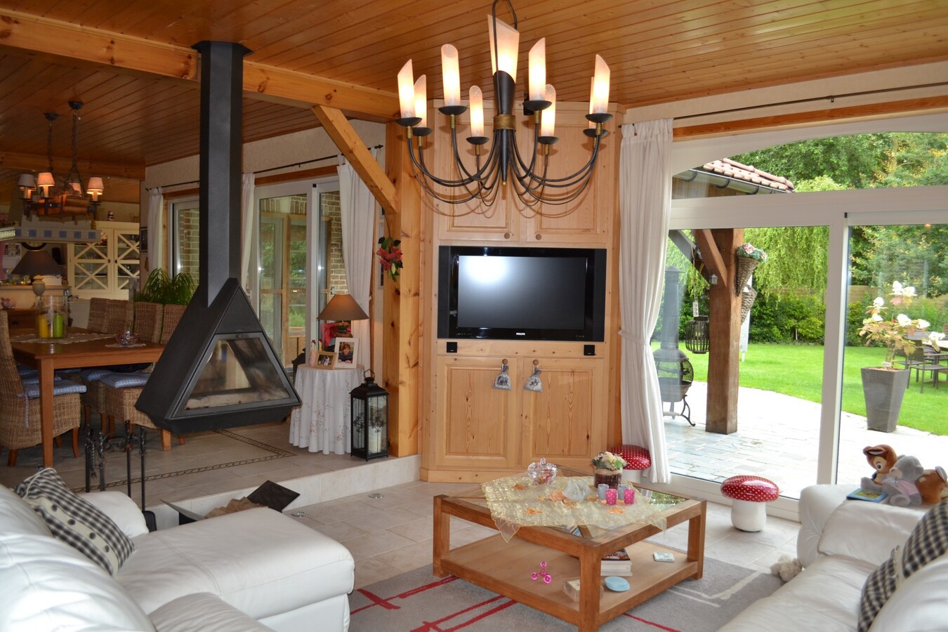 Récente ferme en carré d’environ 18a à Ninove avec possibilités de prairies supplémentaires 