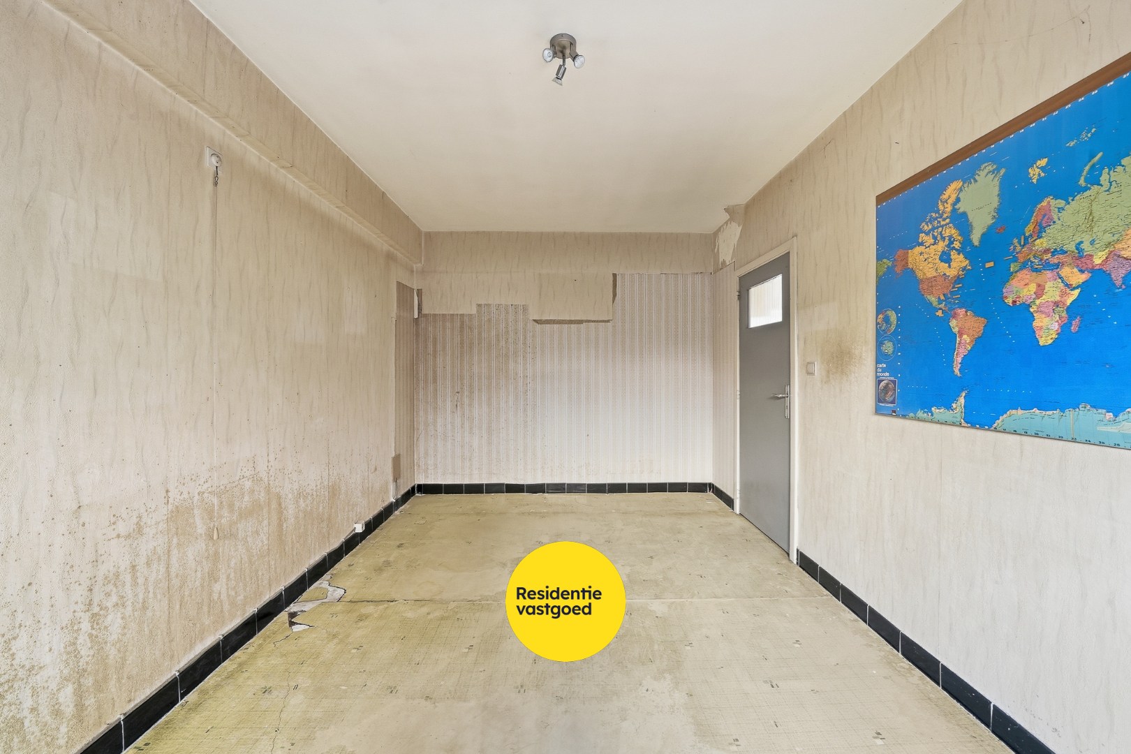 Te renoveren gelijkvloers appartement met 2 slaapkamers in Oostende 