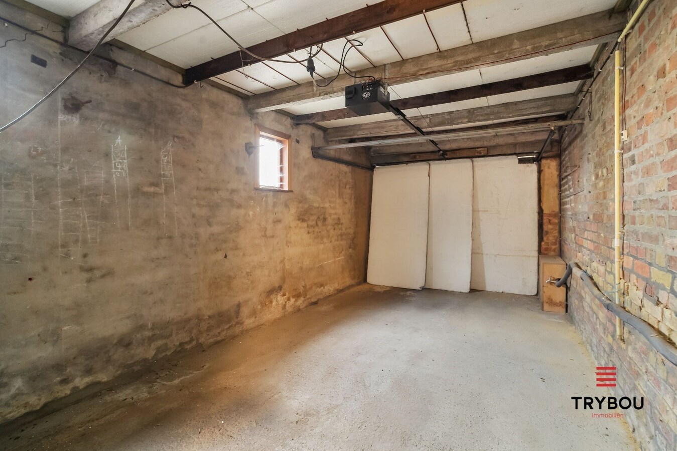 Zongerichte, te renoveren woning op ruim perceel van 618m² 