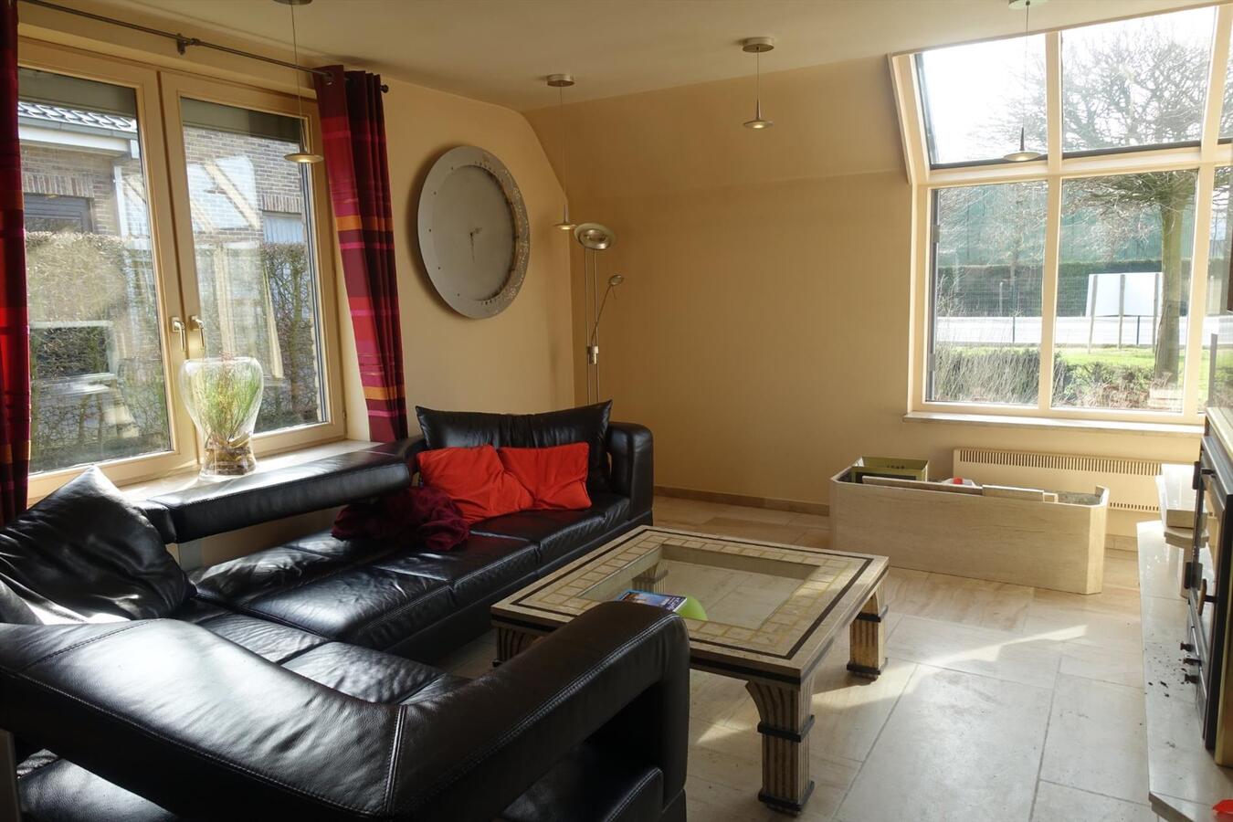 Residentieel gelegen, alleenstaande woning met achterliggende weide 