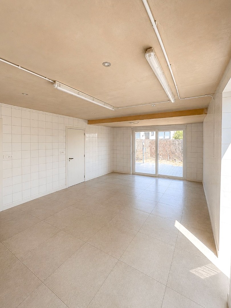 Moderne bel-etagewoning met polyvalente ruimte, zonnige tuin en energiezuinige afwerking 