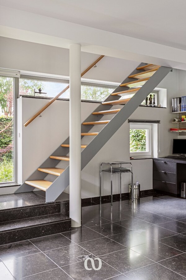 Ruime woning met prachtige tuin en bijgebouw te koop in Oudenaarde 