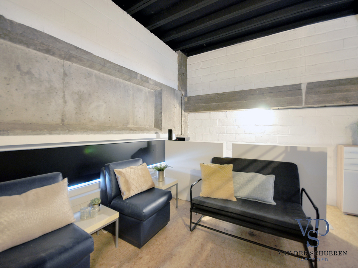 Eigentijdse loft voor wonen en werken. Opportuniteit als investeringspand ! 
