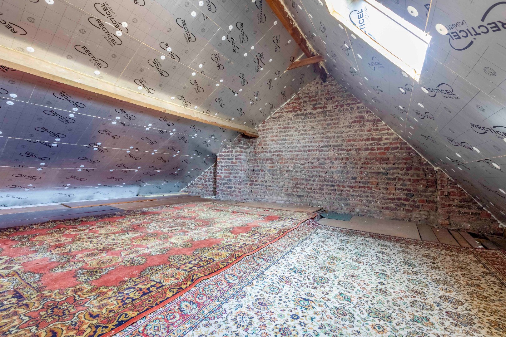 Te renoveren HOB met 3 slaapkamers op een bijzondere ligging in Deurle 