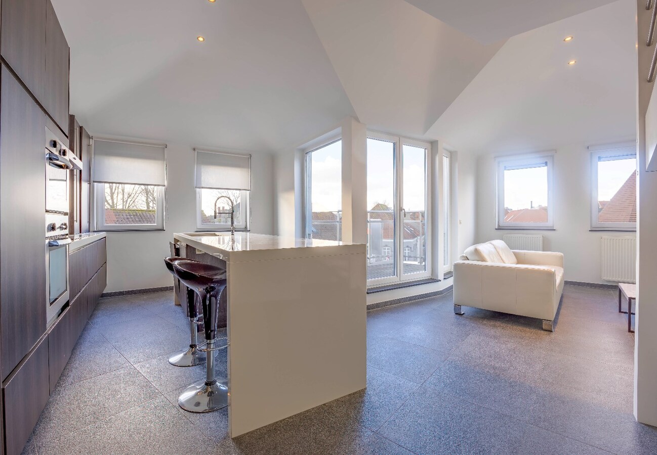 Lichtrijk duplexappartement met 3 slaapkamers en zongericht terras 