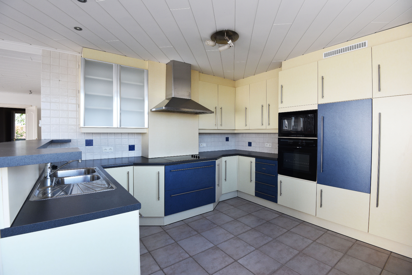 Ruim lichtrijk app. met 3 slpks en garage te Maldegem 