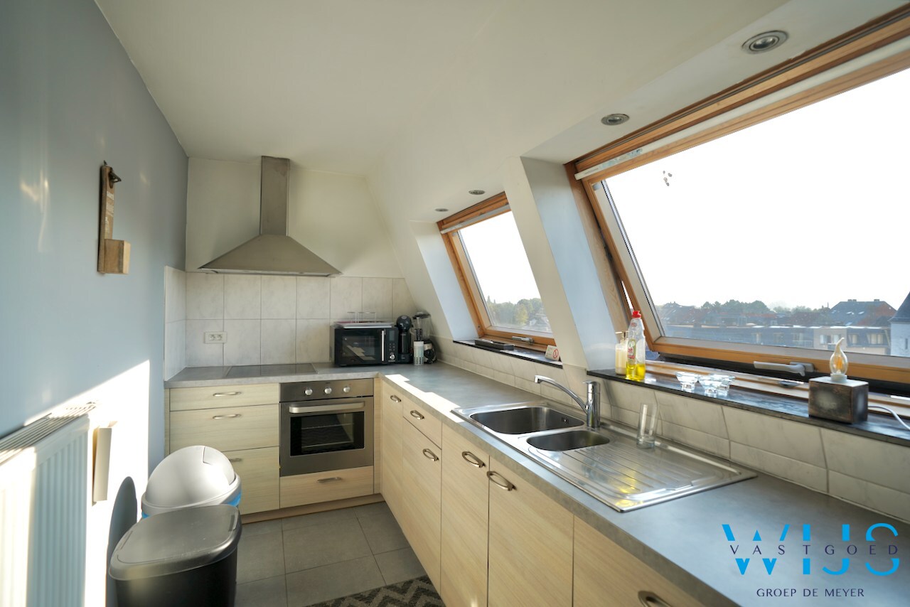 Super gezellig dakappartement met 1 slaapkamer in hartje Assenede ! 