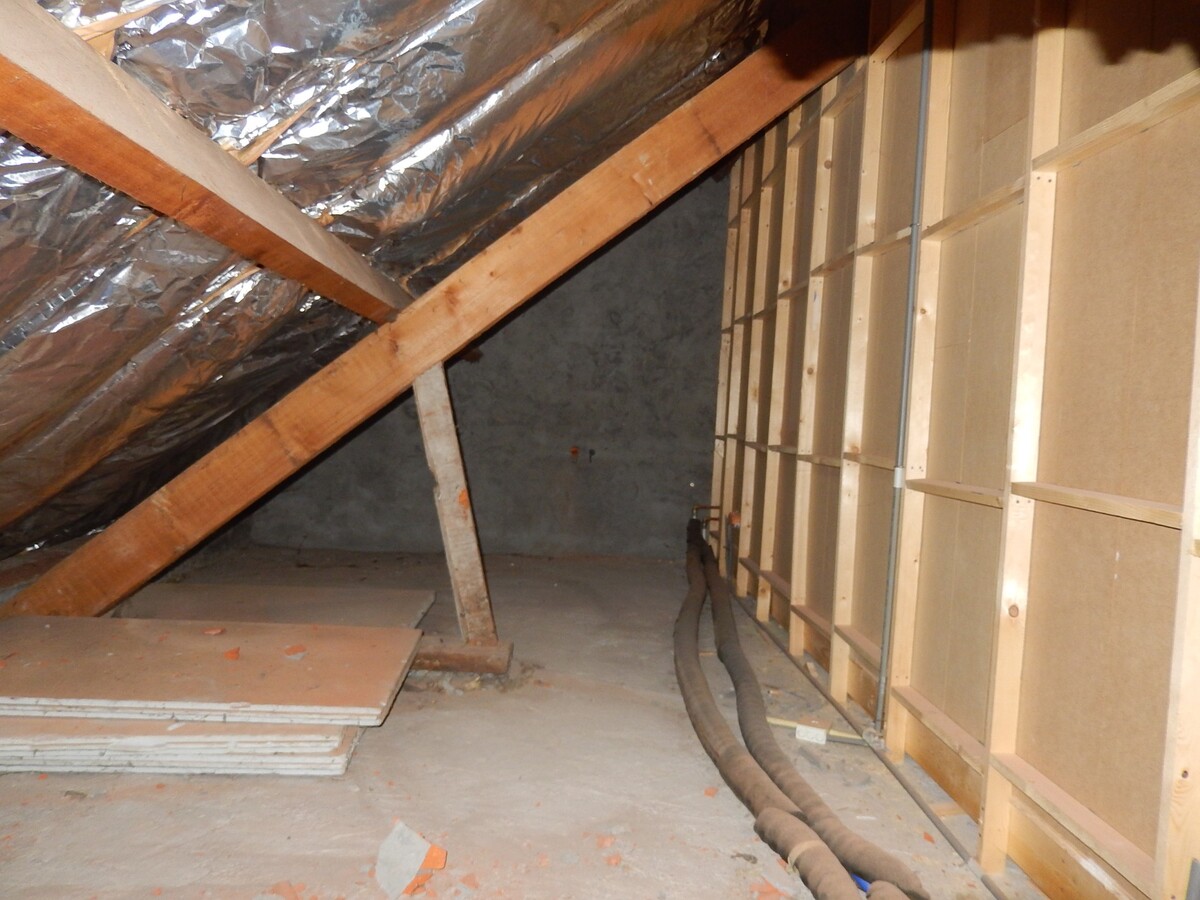 Op te frissen alleenstaande woning 