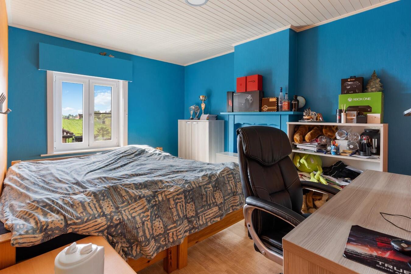 Vrijstaande woning met verwarmd zwembad op ruim perceel van 1813 m² 