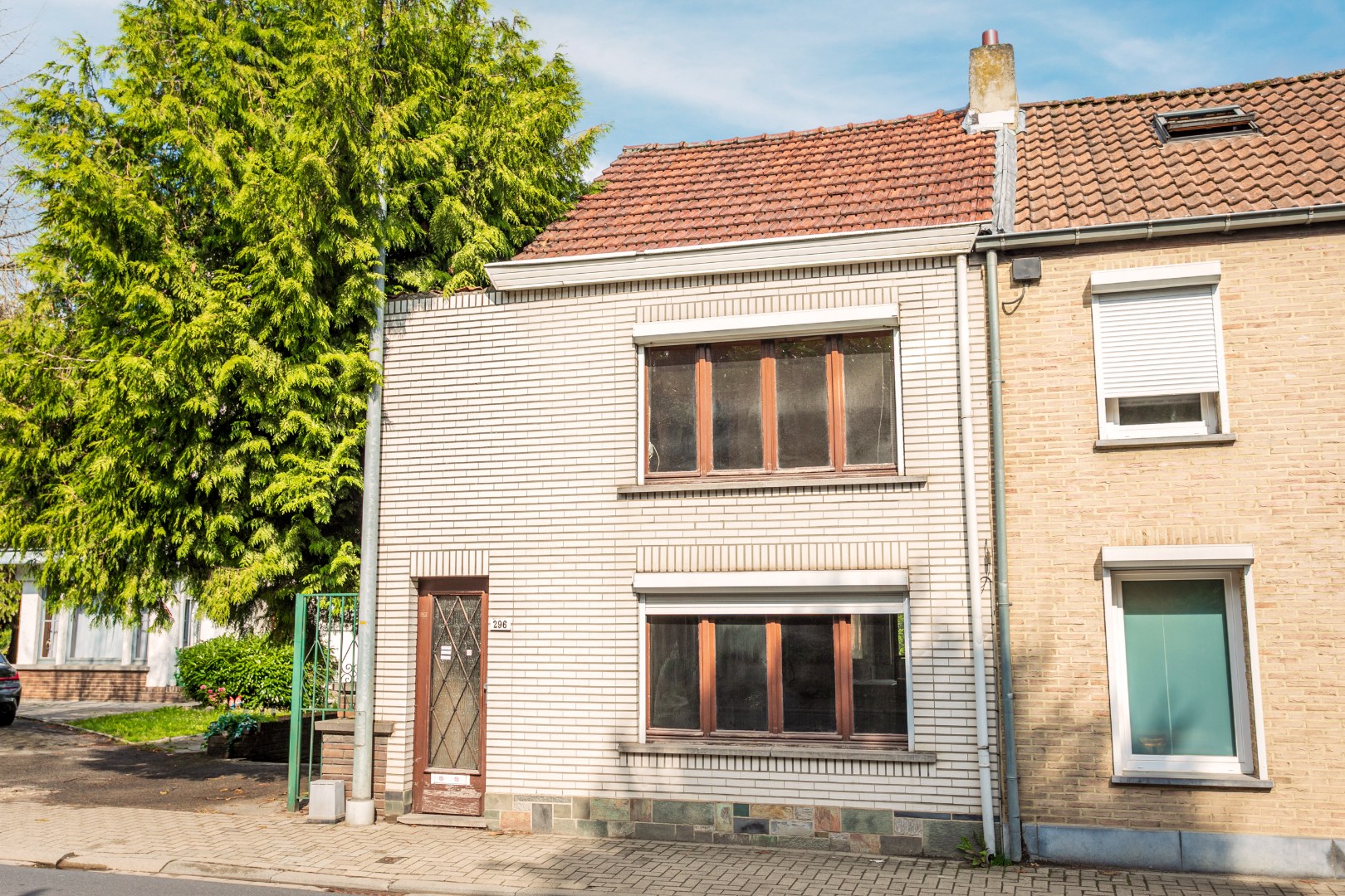 Te renoveren woning te Buizingen met veel potentieel op 1a35ca 