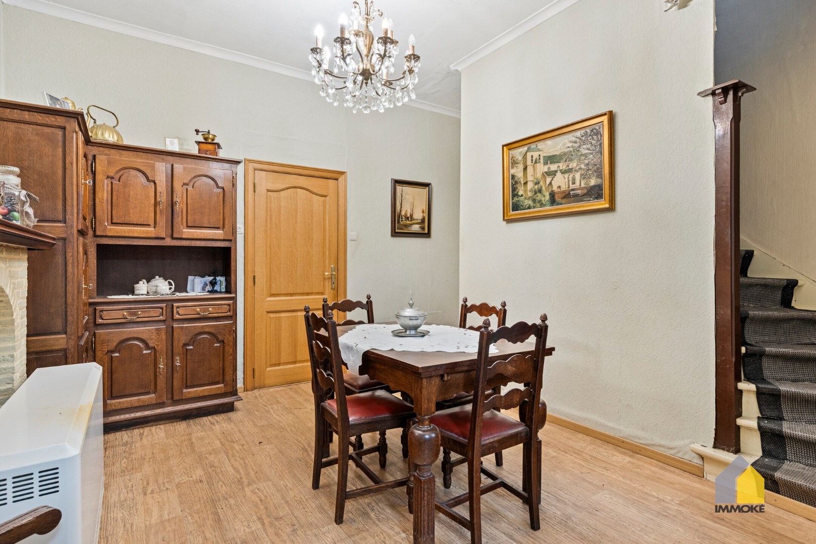 Te renoveren woning met 4 slpks, polyvalente ruimte en knusse tuin. 