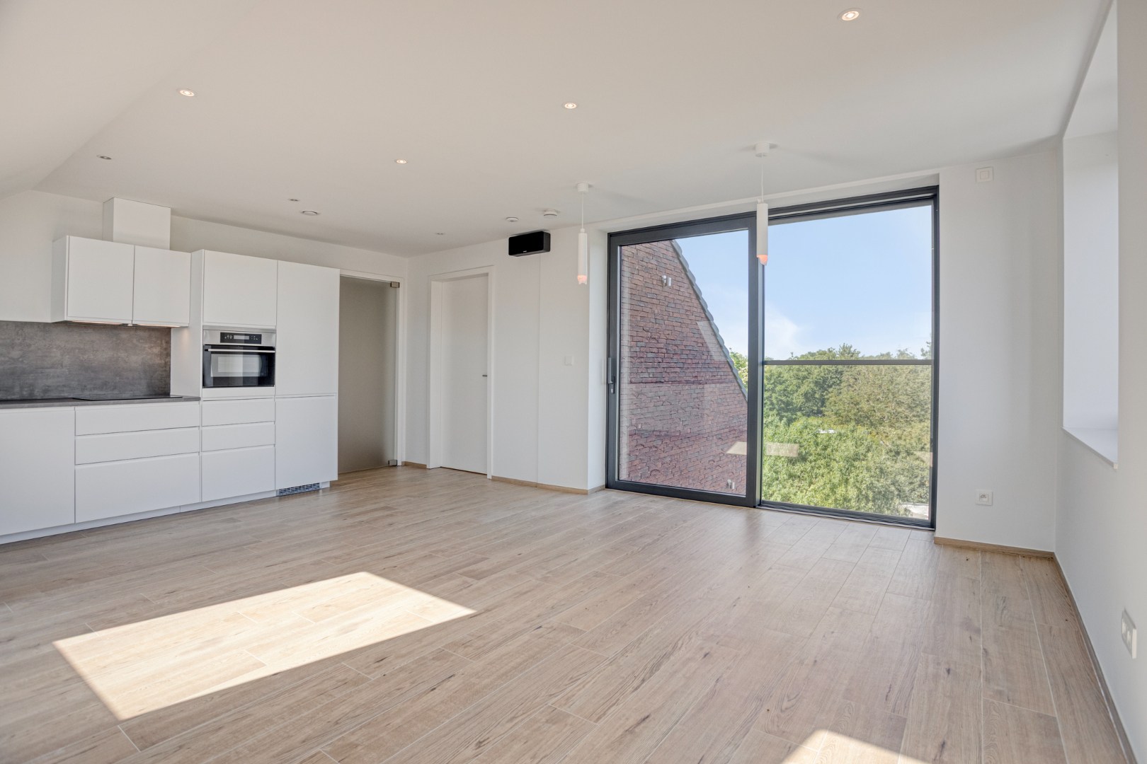 Gerenoveerd ruim en lichtrijk appartement met 2 slaapkamers - EPC  72Kwh/m² 