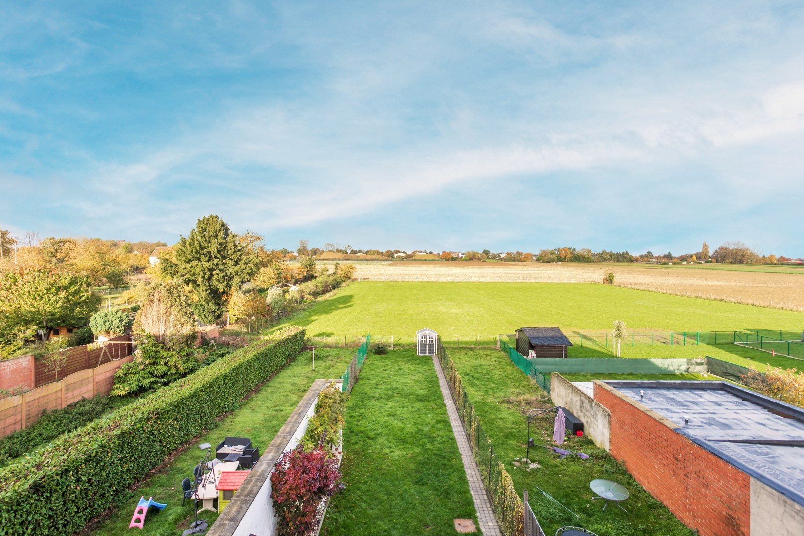 Instapklare woning met 4 slpk, tuin en parking 