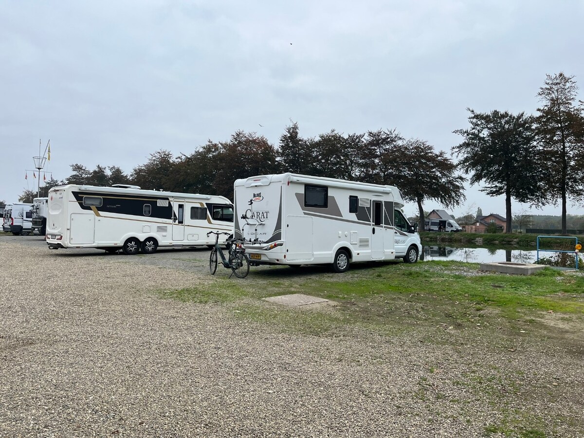 Wonen op het water – Woonboot op de Zuid-Willemsvaart 