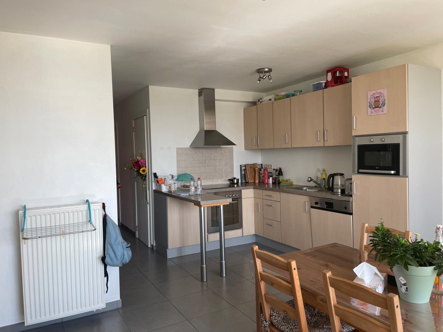 Instapklaar appartement met 2 slaapkamers en een garage in centrum van Geel 