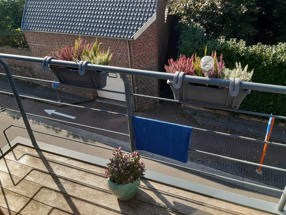 Ruim duplex 2 slpk-appartement in centrum Gavere. 