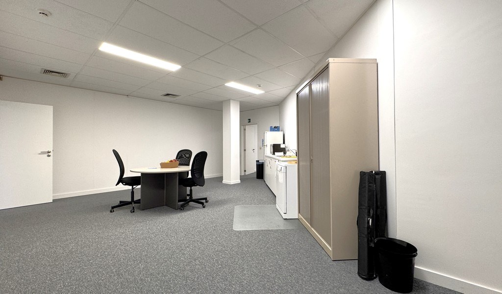 Instapklaar kantoor te huur in industriezone Mechelen-Noord 
