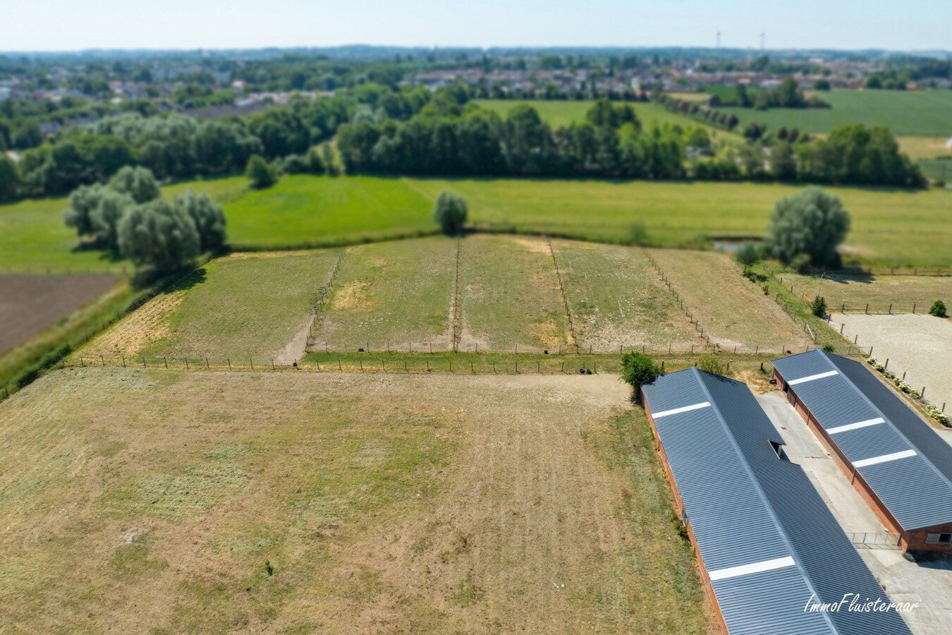 Unieke eigendom met paardenaccommodatie op 33.647 m² in Menen 