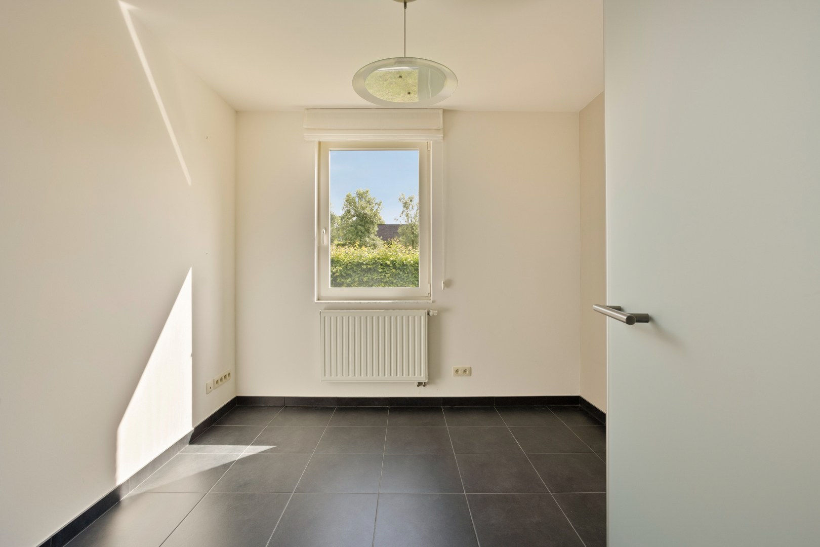 Instapklaar gelijkvloers appartement met groot terras, tuin en garagebox in Kumtich - EPC 104 KWH/m² 