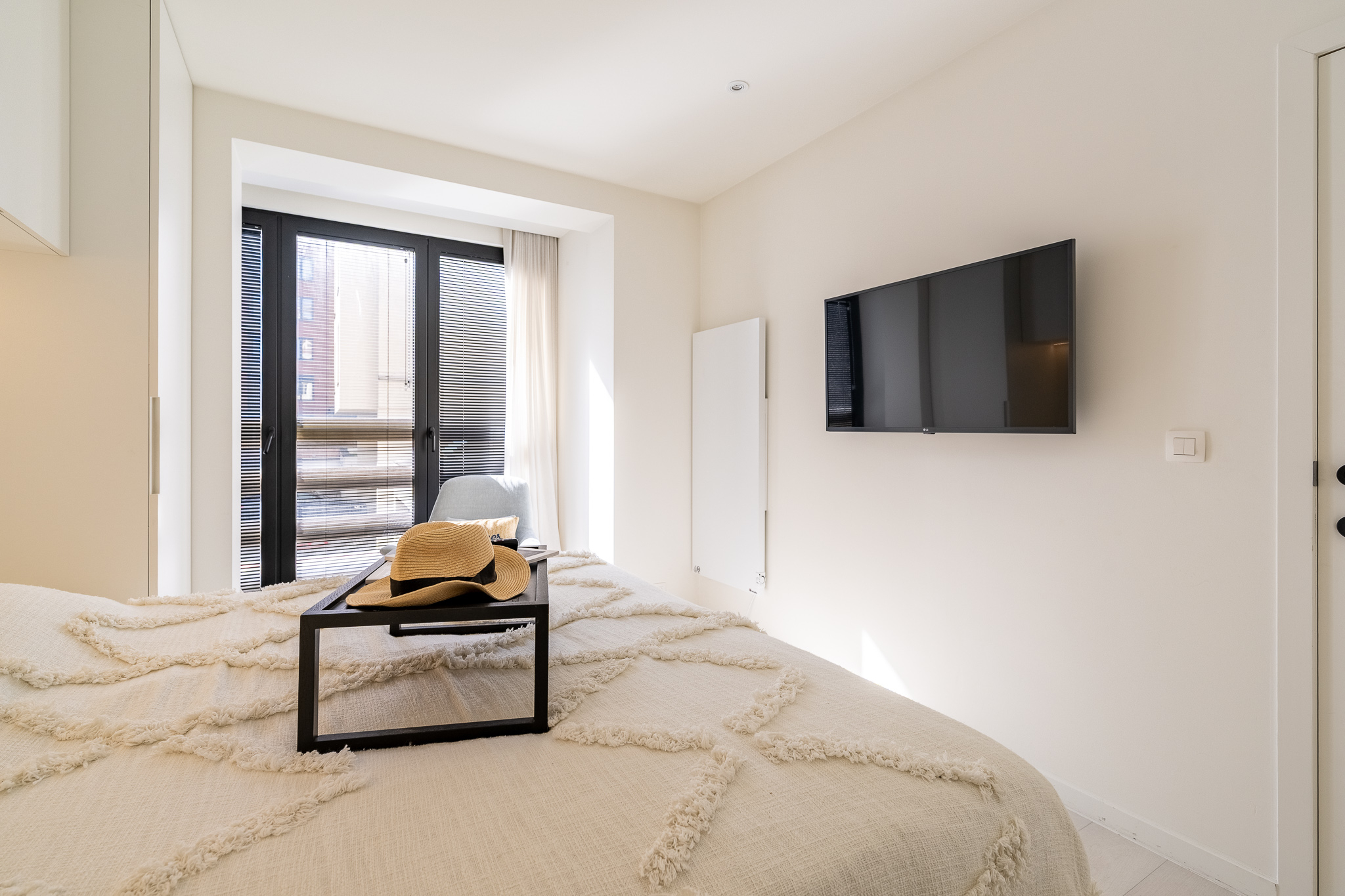 Appartement rénové avec style, offrant une vue latérale sur la mer, au cœur du Zoute. 