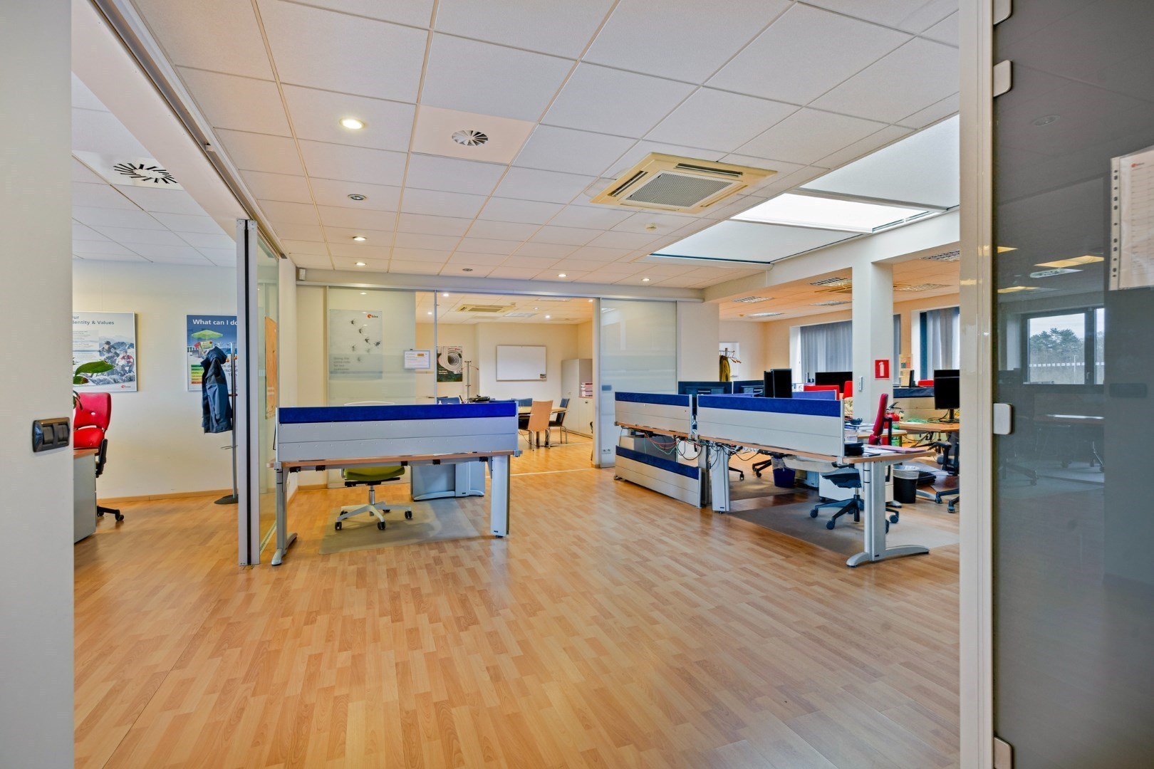 Kantoor te koop in het industriepark te Haasrode/Heverlee met 14 parkings - opp. 626 m² - verkoop van aandelen 