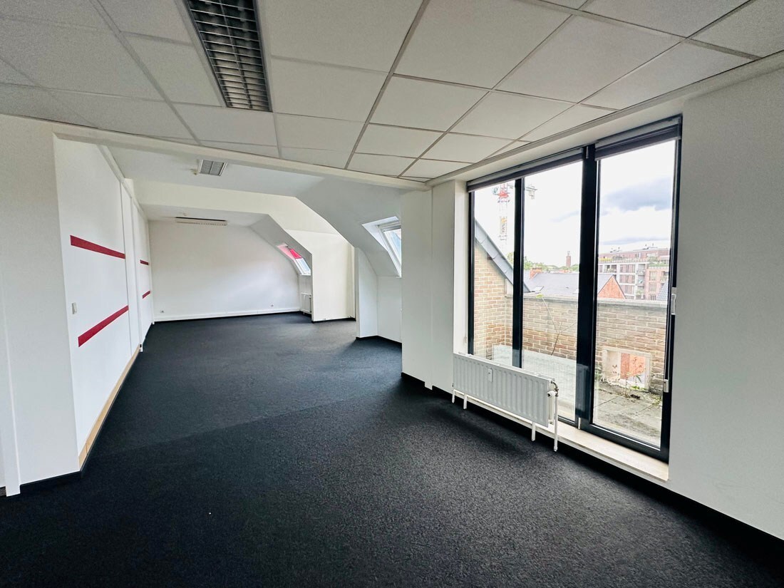 Iconisch kantorencomplex of commerciële ruimte te Hasselt centrum 