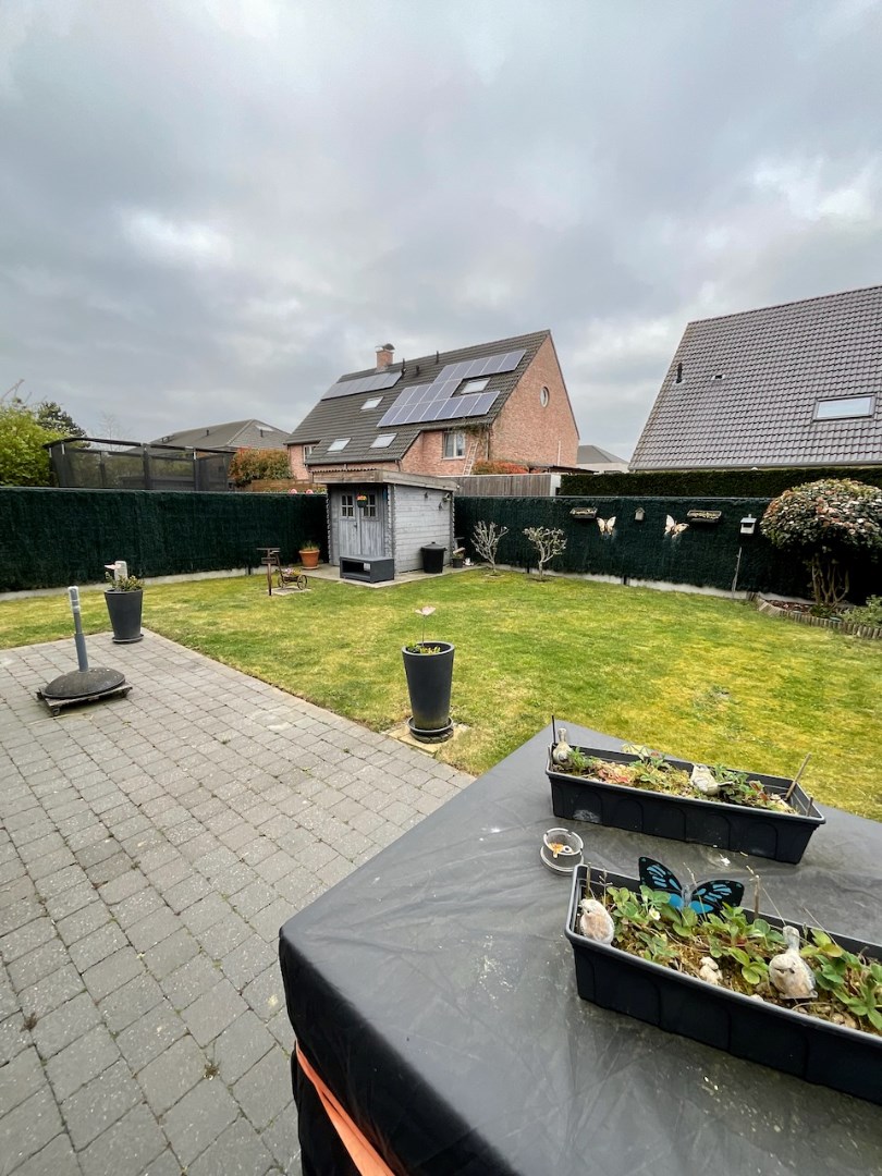 Half open bebouwing met 3 slaapkamers 