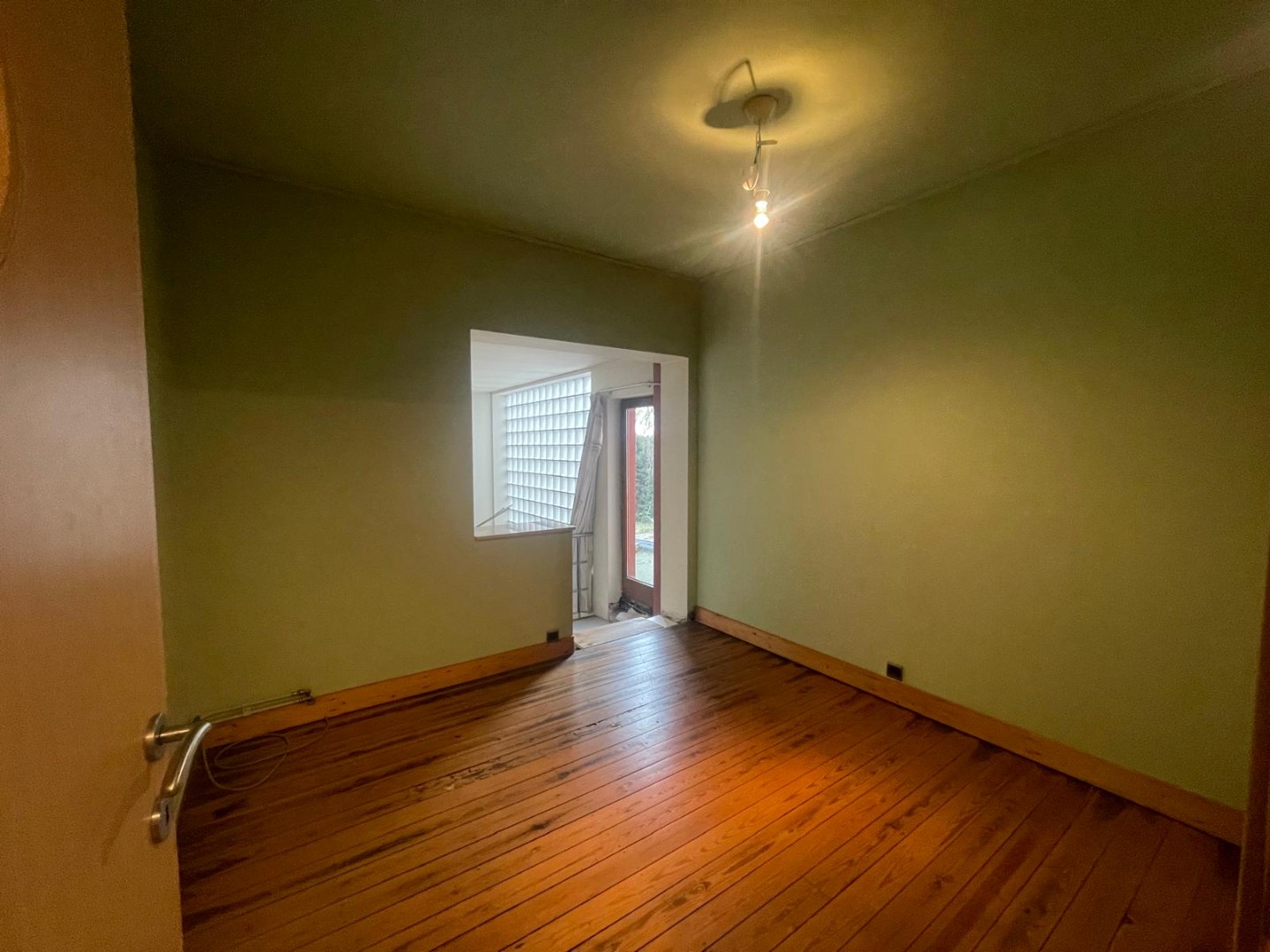 Gezellig woning met 3 slaapkamers en tuin met tuinberging gelegen te Geel! 