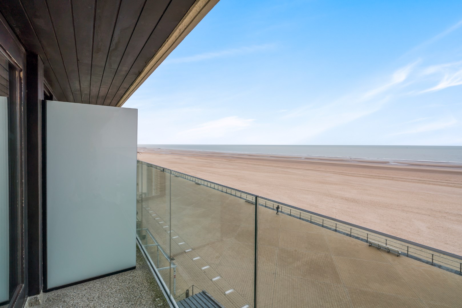 STUDIO MET FRONTAAL ZEEZICHT EN TERRAS 