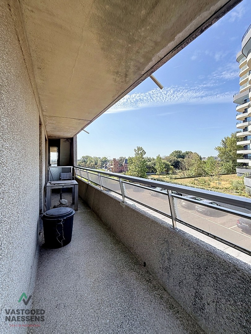 SCHITTEREND VERNIEUWD HOEKAPPARTEMENT – 2 SLPK – TERRASSEN – ZEEZICHT EN ZICHT OP GOLF 