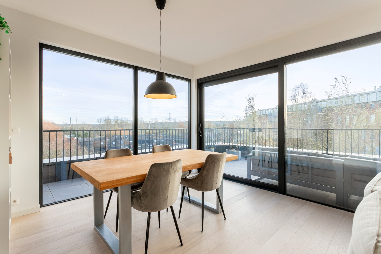 Penthouse duplexapp. (135m²) met 3 slpks, terras en autosplaats 