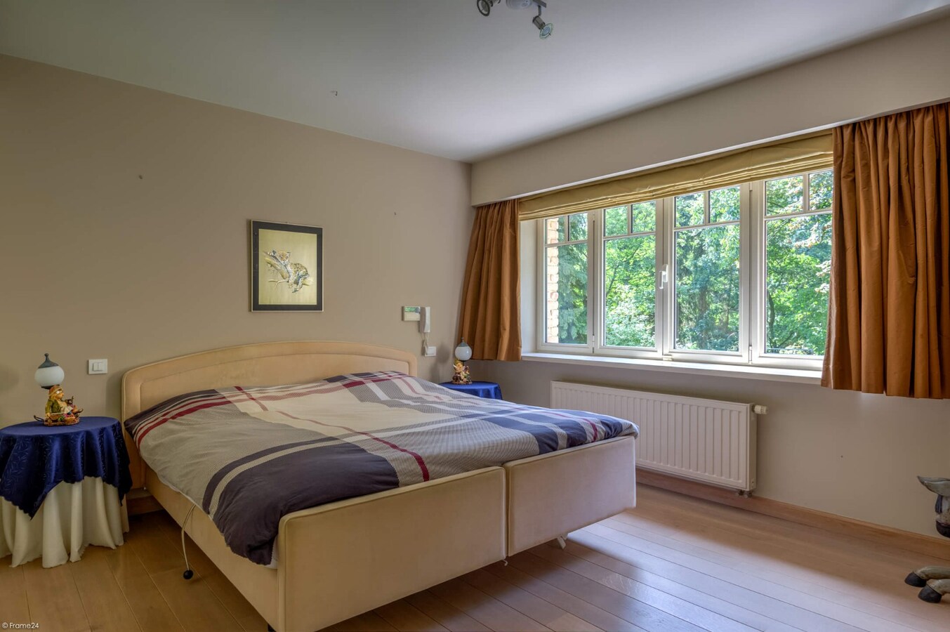 Exclusief eigendom met twee volwaardige, zelfstandige villa-woningen, een conciërgeverblijf en luxueuze paardenfaciliteiten op ruim 2 ha te Brasschaat 