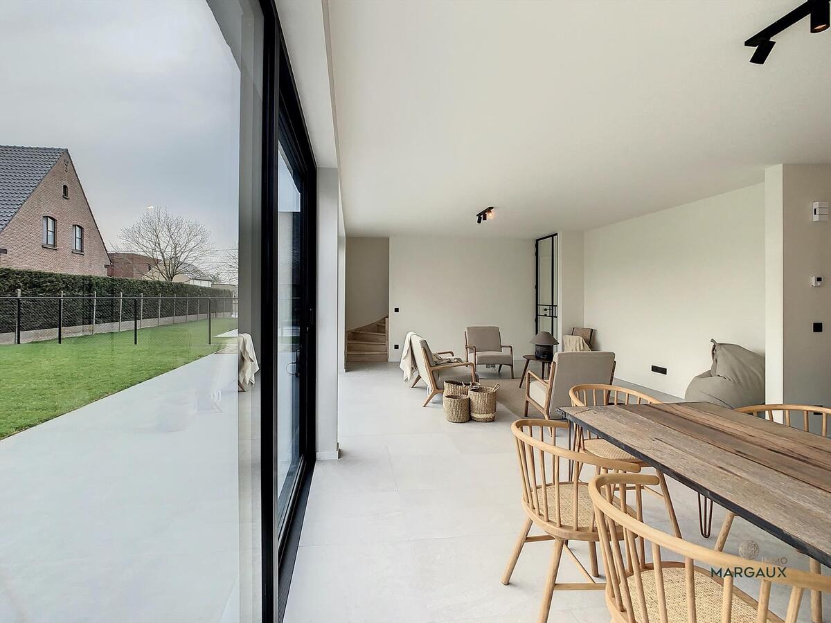 Halfopen bebouwing met exclusieve afwerkingsgraard 