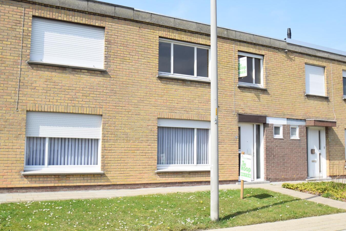 Op te knappen 3-slpk-woning met garage en tuin  gelegen in kindvriendelijke woonwijk 