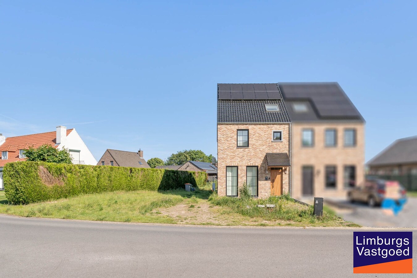 Moderne nieuwbouwwoning, 5 slpk, op een perceel van 4a31ca. 