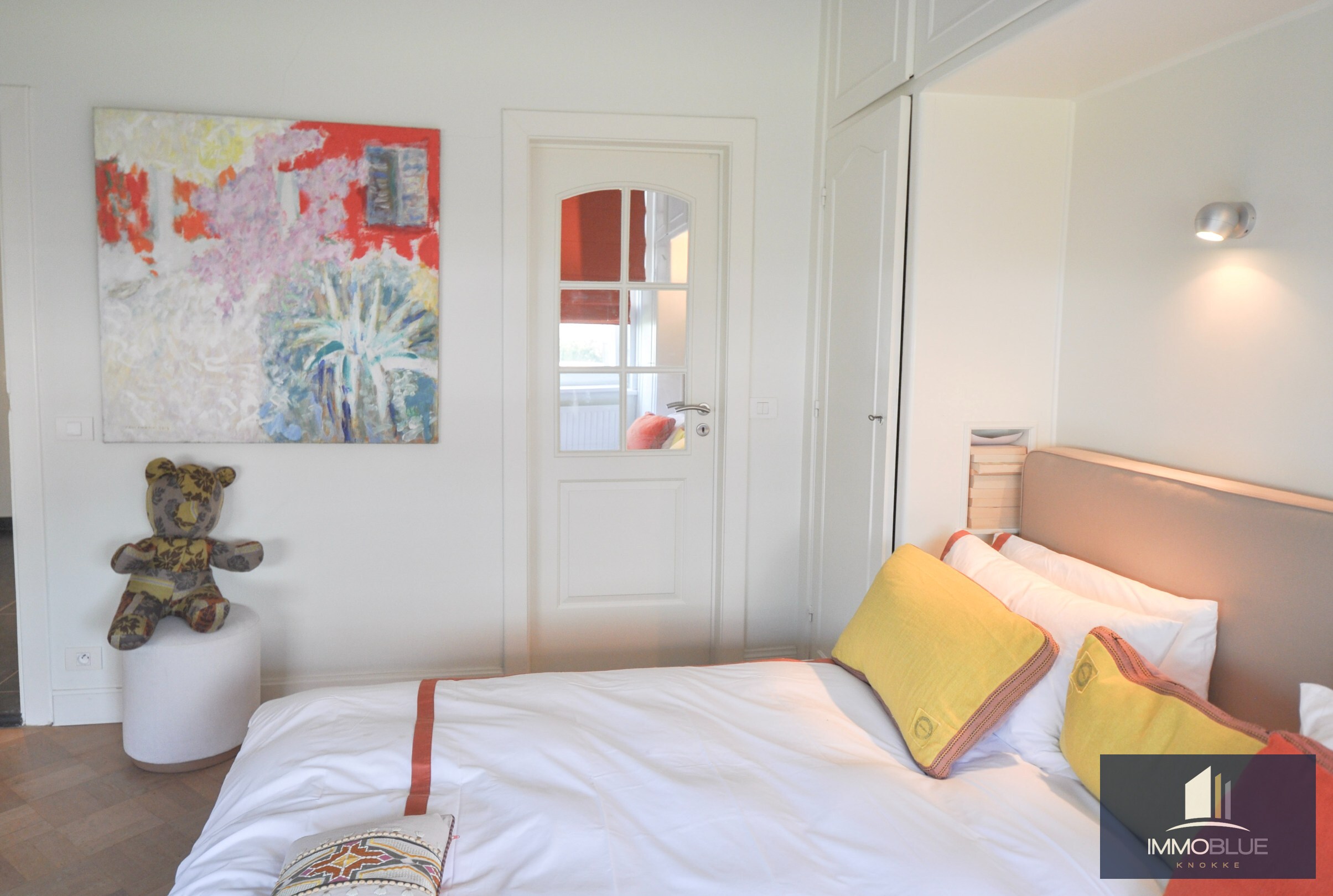 Sfeervol appartement gelegen in een iconische residentie op enkele stappen van het Albertplein.. 