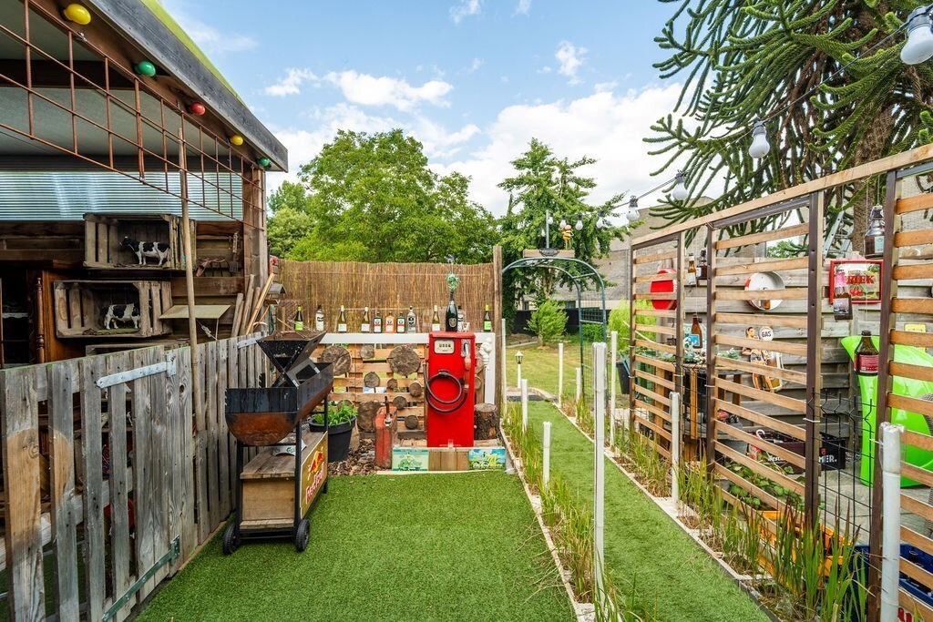 RUIME GELIJKVLOERSE WONING MET 3 SLAAPKAMERS, GARAGE EN RUIME TUIN TE HASSELT (KERMT) 