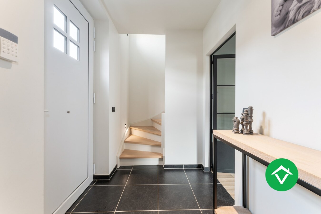 Kwalitatief afgewerkte nieuwbouwwoning met 3 slaapkamers, tuin en garage 