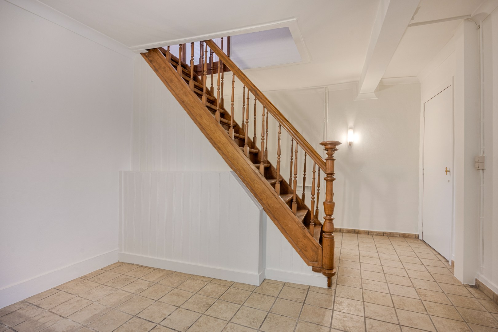 Instapklare gezinswoning met praktijkruimte 