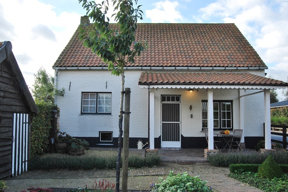 Idyllische woning met stalgebouwen op ca. 5000m² te Sint-Laureins 