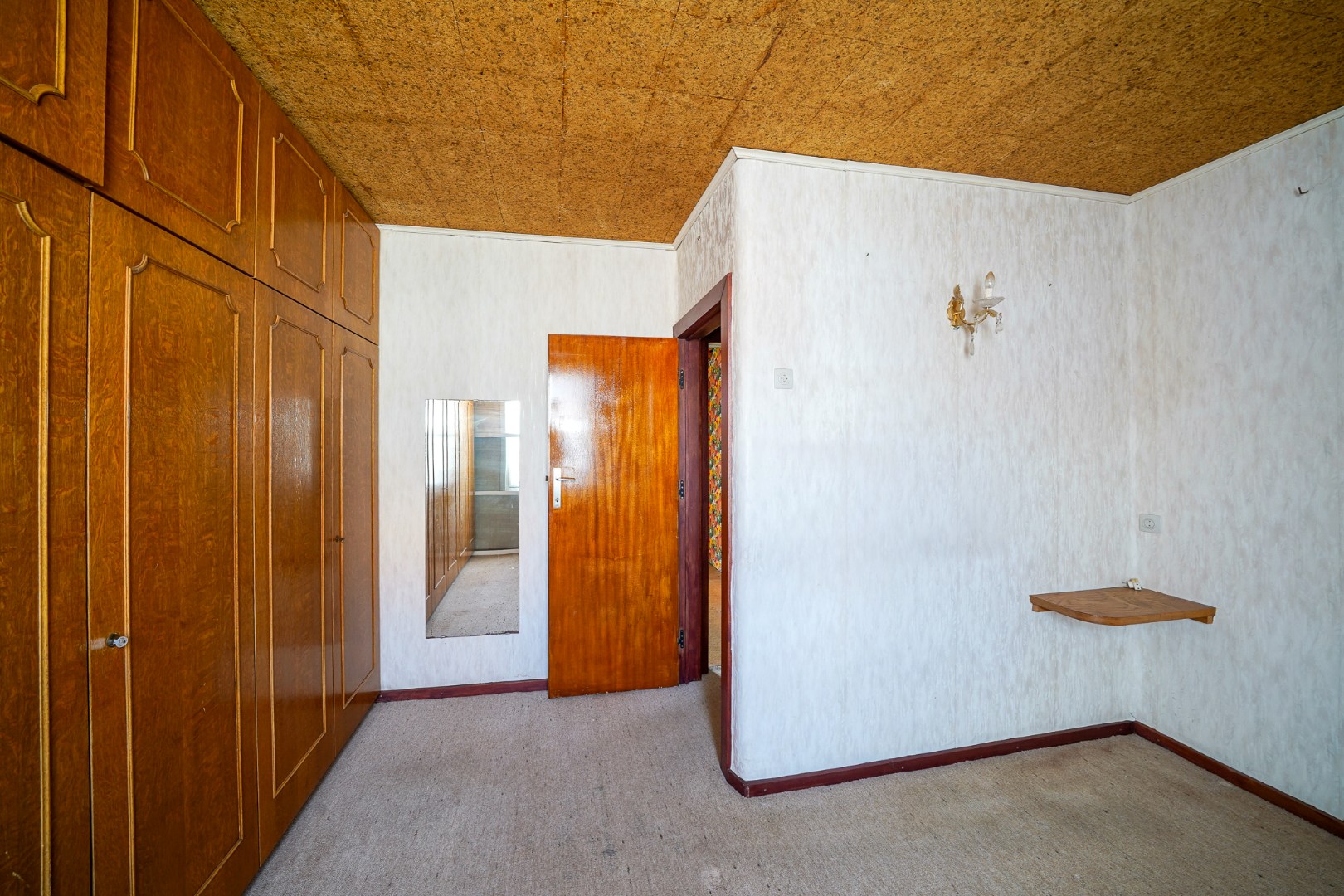 Te renoveren woning met voortuin, achtertuin op rustige ligging nabij het centrum 