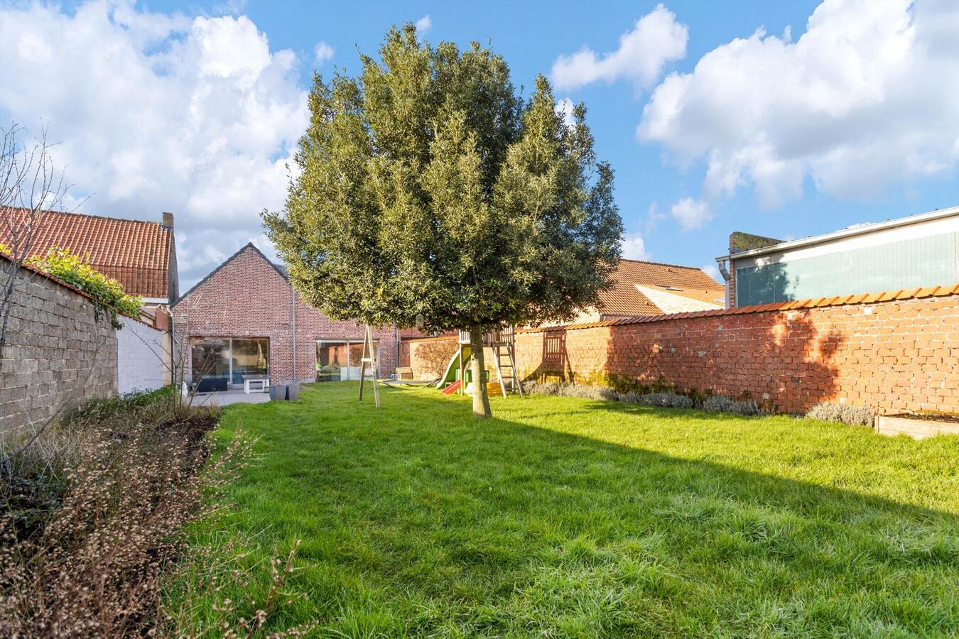 Energiezuinige woning in loftstijl met grote lichtrijke leefruimte. 