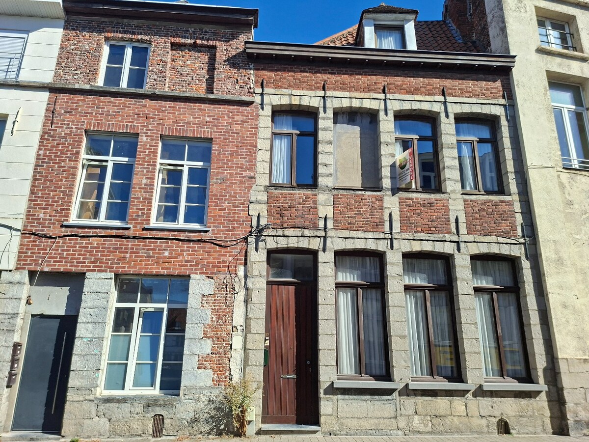 Jolie maIson LOUIS XIV avec cour/terrasse 